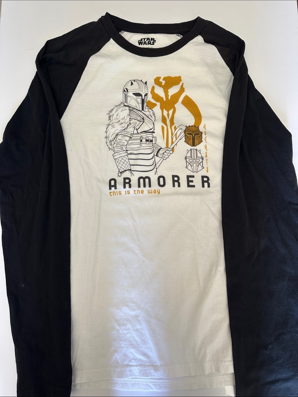 Star Wars Men's Armorer Raglan Long Sleeve Shirt - White, Black, Gold